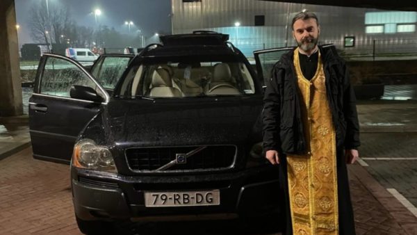 Закордонні парафії УПЦ допомогли придбати два автомобілі для потреб ЗСУ