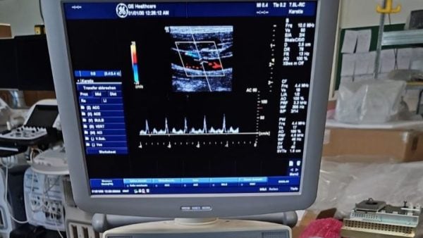 Парафія УПЦ з Кельна передала УЗД-апарат медичному центрі на Буковині